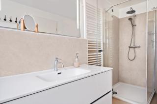 GUT KLETKAMP "Mühlenhof 3" - ruhige Ferienwohnung mit 2 Schlafzimmern I Terrasse mit See- & Naturblick I Gemeinschaftsgarten I 15 Min zur Ostsee I Küche I Parkplatz I Waschmaschine I WLAN - Kletkamp - 4