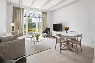 GUT KLETKAMP "Mühlenhof 3" - ruhige Ferienwohnung mit 2 Schlafzimmern I Terrasse mit See- & Naturblick I Gemeinschaftsgarten I 15 Min zur Ostsee I Küche I Parkplatz I Waschmaschine I WLAN - Kletkamp - 0