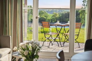 GUT KLETKAMP "Mühlenhof 3" - ruhige Ferienwohnung mit 2 Schlafzimmern I Terrasse mit See- & Naturblick I Gemeinschaftsgarten I 15 Min zur Ostsee I Küche I Parkplatz I Waschmaschine I WLAN - Kletkamp - 1