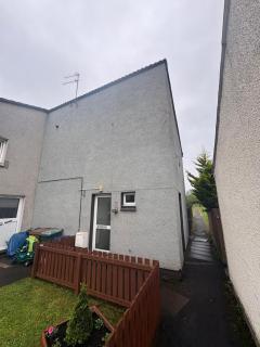Whitburn 3BR Stay with Free Parking and Quick M8 Access - Whitburn - 0