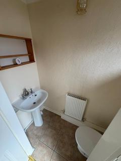 Whitburn 3BR Stay with Free Parking and Quick M8 Access - Whitburn - 9
