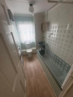 Whitburn 3BR Stay with Free Parking and Quick M8 Access - Whitburn - 7