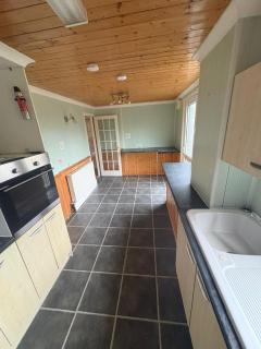 Whitburn 3BR Stay with Free Parking and Quick M8 Access - Whitburn - 2