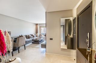 Opulent 3BR apartment, pool view - 0