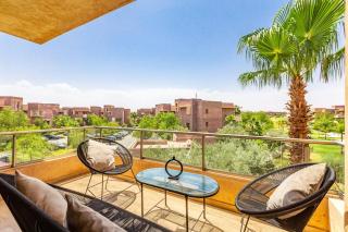 Opulent 3BR apartment, pool view - 8