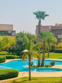 Opulent 3BR apartment, pool view - 4
