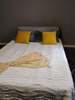 The Corner Flat Near Cafe - West Orange - 6