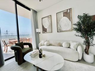 Sun Deck & Sleek Lap Pool Free Gym And Parking! - 4