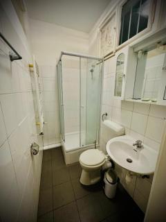 Affordable 2BR Apt, 10 Min from Westbahnhof - Wenen - 5