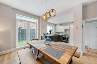 Watford Lodge - Air Host & Stay - 3 bedroom Heritage House - Liverpool - 2