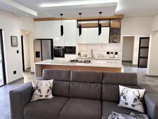 Modern home in Kleine Kuppe - Windhoek - 3