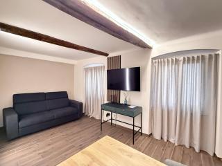 Bel Fiore Elegant Apartment - 6