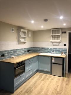 2 Guests - Garden Retreat with Balcony Views - Bruton - 3