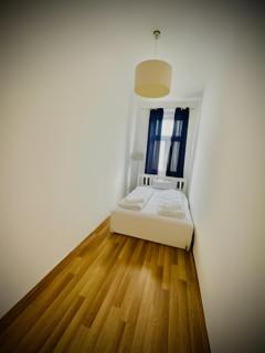 Affordable 2BR Apt, 10 Min from Westbahnhof - Wenen - 2