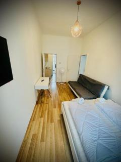 Affordable 2BR Apt, 10 Min from Westbahnhof - Wenen - 3