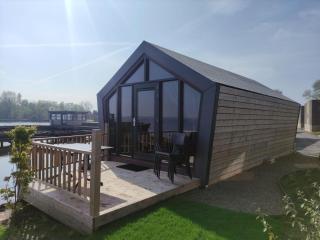 Vakantiepark Wiedense meren - Tinyhouse havenzicht - Wanneperveen - 3