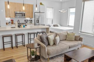 Modern Dual Townhome Bundle Sleeps 22 Near Med Center & Downtown - Houston - 7