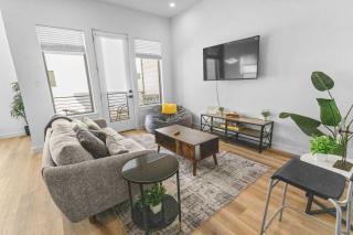 Modern Dual Townhome Bundle Sleeps 22 Near Med Center & Downtown - Houston - 0