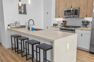 Modern Dual Townhome Bundle Sleeps 22 Near Med Center & Downtown - Houston - 1
