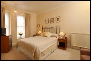 The Earlsdale Bed and Breakfast - 4