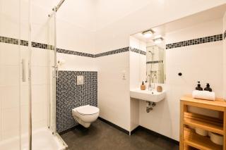 Spacious 2-Bedroom in the Heart of Friedrichshain - Berlim - 1
