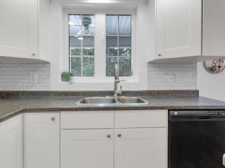 Modern 4 season cottage retreat - Huntsville - 1