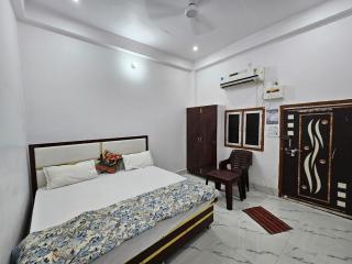 Kanha Homestay - Ayodhya - 1