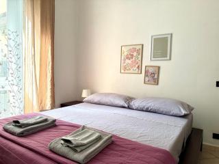 Appartamento per 5 persone su una scalinata storica a 9 minuti a piedi dalla stazione e 12 dal centro - Vista sui tetti della città - Zona collinare residenziale - 9