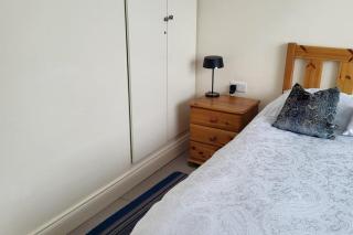 1 Bed retreat-Sleeps 2-Secure parking-Garden - 2