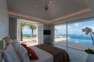 Sparkling Water Villa with Calming Ocean Views - Quartier de Lorient - 8