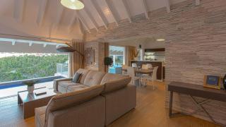 Hillside villa with a glorious sunset views - 9