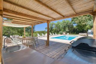 Tranquil 5-Bedroom Stone Villa with Private Pool - 8