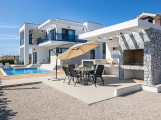 Lakeside Elegance Villa 5 BDR - Balatonberény - 2
