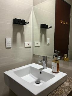 ONE UPTOWN RESIDENCE BGC 2-bed 1BR - Manila - 1