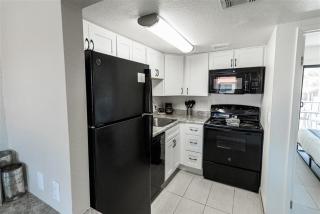 209 Fully Furnished 1BR Suite-Prime Location - Scottsdale - 3
