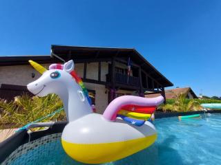 Gîte des Lauriers Roses - Piscine collective, Spas et jardins privés - 7 kms de la plage de Lespecier - Bias - 7