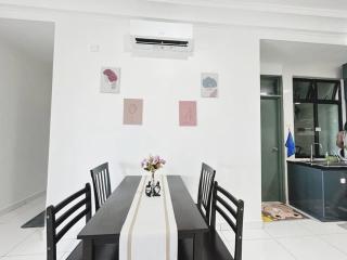 Next to Paradigm Mall Escape JB,3BR, Up to 10 Person, - Johor Bahru - 1