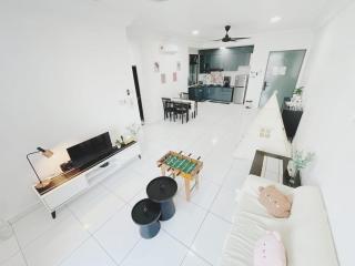 PLATINO Kids Friendly, 3BR Family Suite, Next to Paradigm Mall Escape JB, - 2