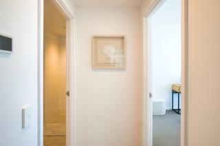 Luxe CBD Retreat- 2BR Apt w Pool Gym Steam&Sauna - Adelaide - 3