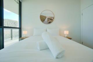 Luxe CBD Retreat- 2BR Apt w Pool Gym Steam&Sauna - Adelaide - 1