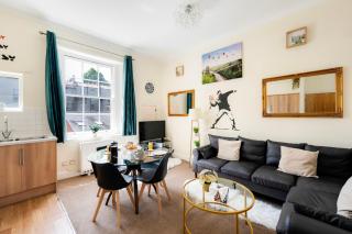 Clifton Nr Centre, Georgian Period Flat, Permit Parking x1, Garden - Bristol - 0