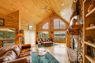 Decks and Views Spacious Cabin Near Table Rock Lake - Shell Knob - 0