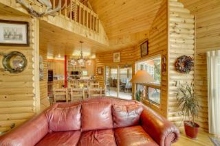 Decks and Views Spacious Cabin Near Table Rock Lake - Shell Knob - 5