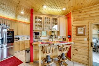 Decks and Views Spacious Cabin Near Table Rock Lake - 3