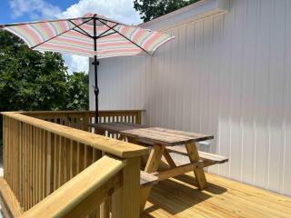 Cottage on 10th Cozy Retreat Near Downtown & Beach - Pensacola - 8