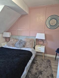 Ocean Village 3 Bed House & Parking - Southampton - 2