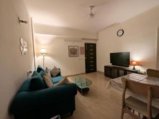 Golden Hour Hideaway - Greater Noida - 3