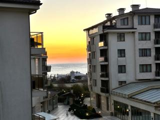Perfect Sea and Pool View Long Beach Apartment - Shkorpilovtsi - 0
