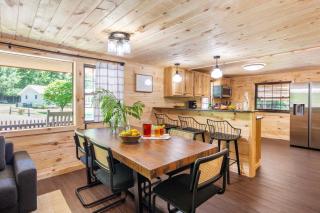 2 Mi to Dtwn Spacious Gatlinburg Home with Hot Tub! - Gatlinburg - 3