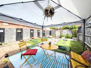 Cozy Bungalow 3 Min Walk to Kingsholm Stadium! - Gloucester - 7
